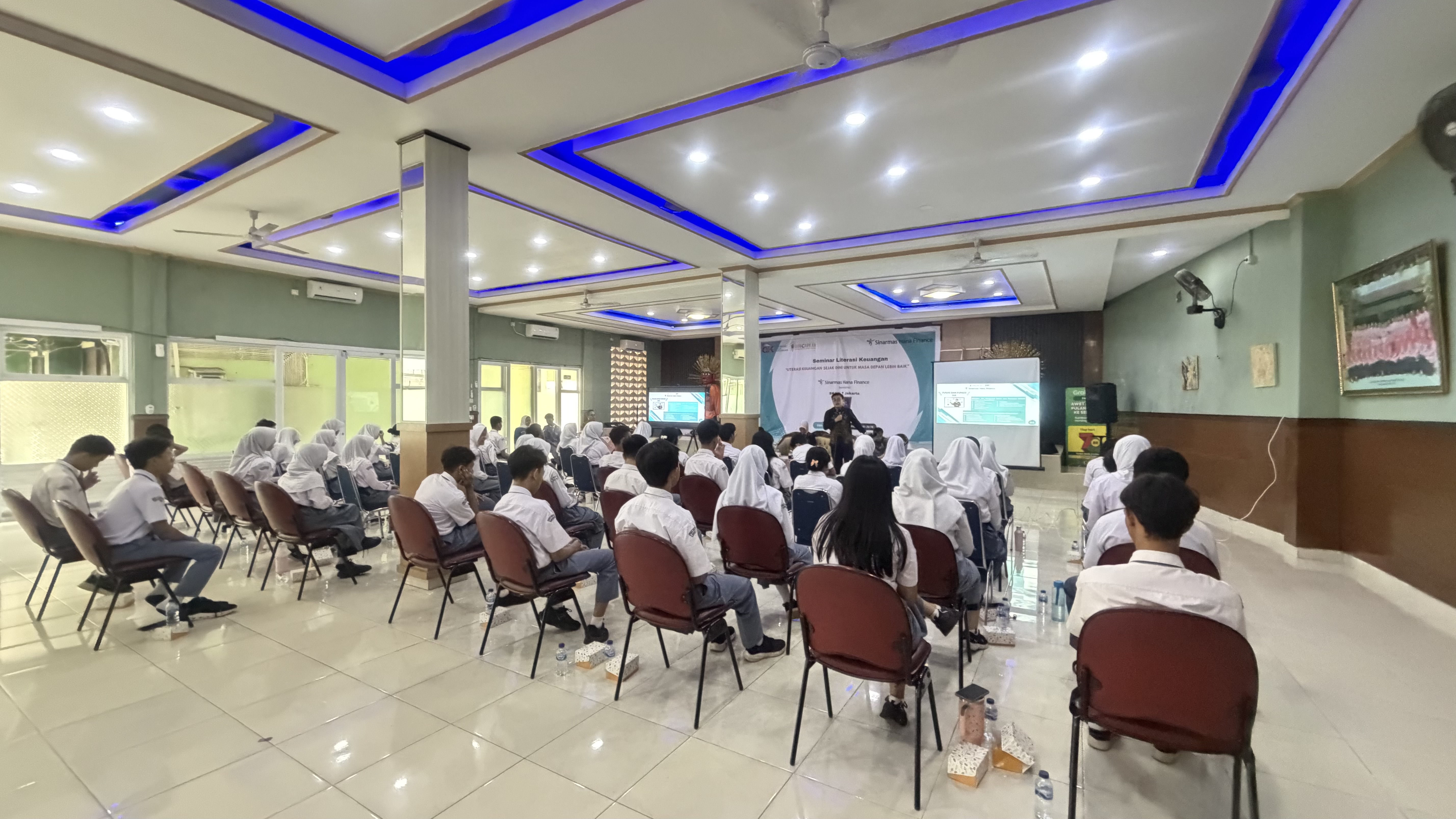 Seminar Literasi Keuangan Seminar-Literasi-Keuangan